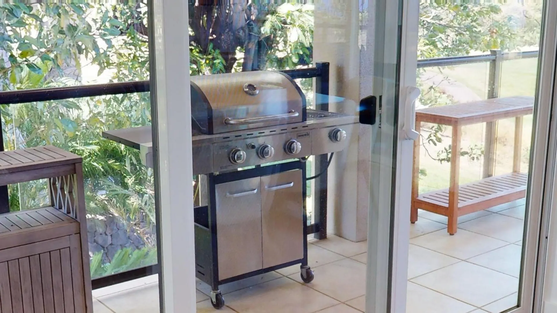 Sun Ray Retreat Ocean Sunsets Views Optional Mauna Kea Hotel Privileges Waimea  Apartment Waimea (Hawaii)